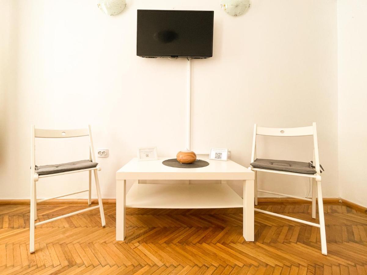 White Moon Apartment Брашов Екстер'єр фото