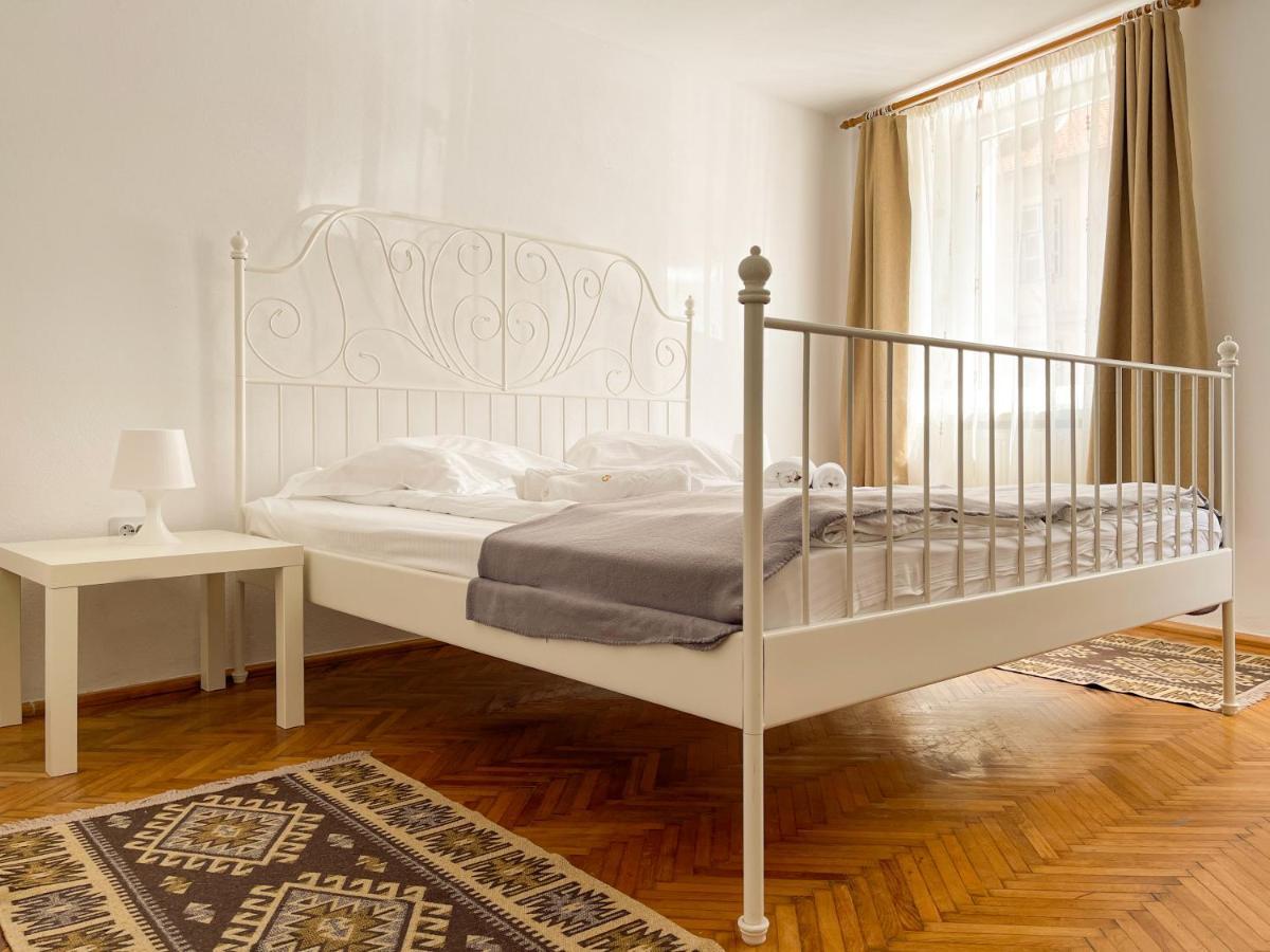 White Moon Apartment Брашов Екстер'єр фото