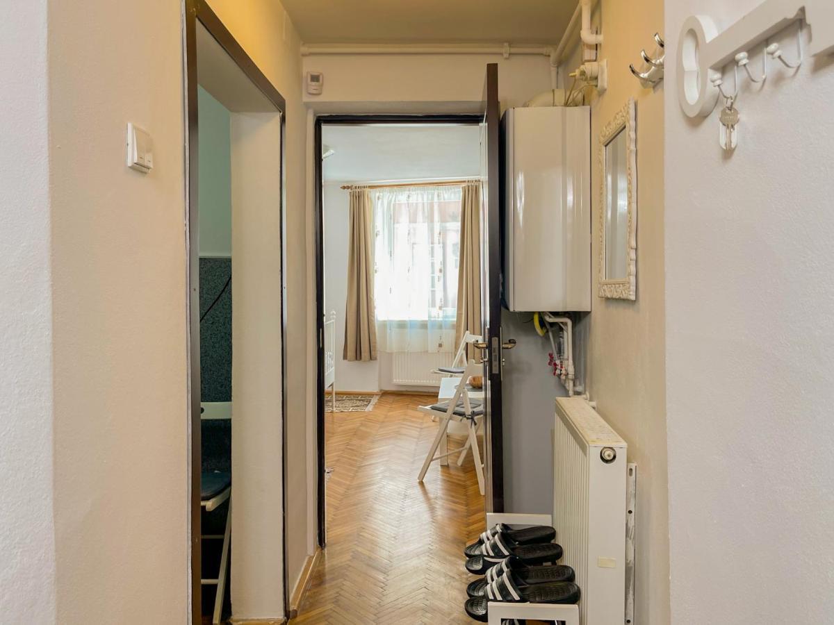 White Moon Apartment Брашов Екстер'єр фото
