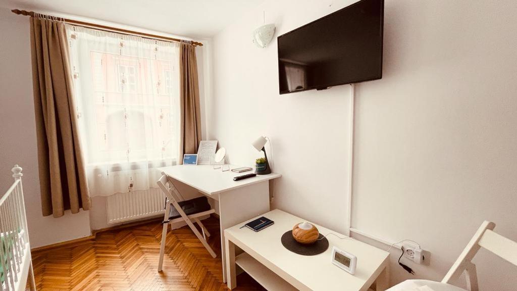 White Moon Apartment Брашов Екстер'єр фото
