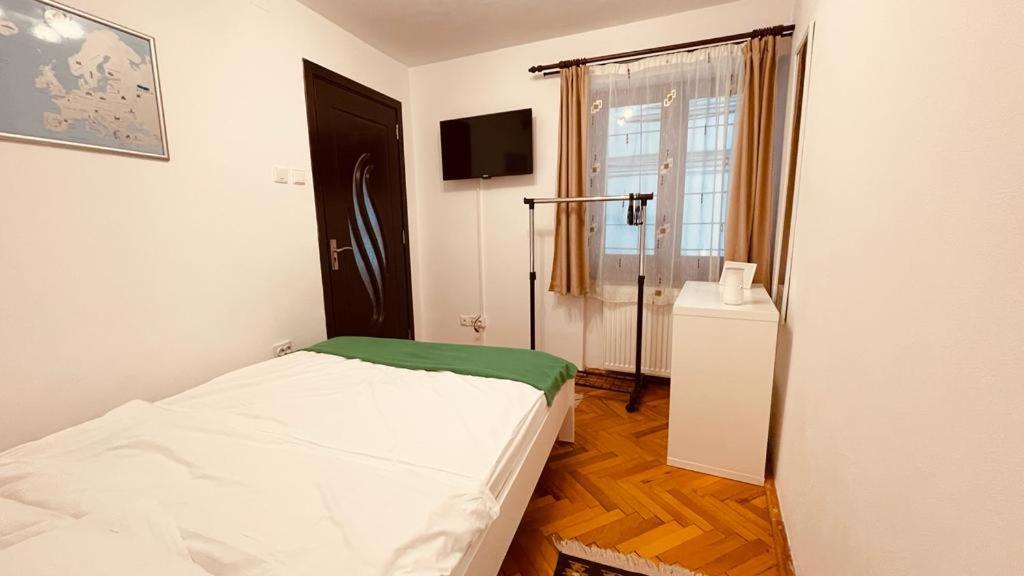 White Moon Apartment Брашов Екстер'єр фото