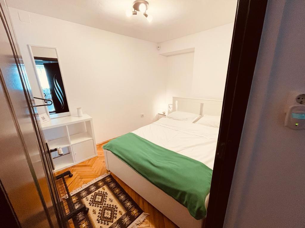 White Moon Apartment Брашов Екстер'єр фото